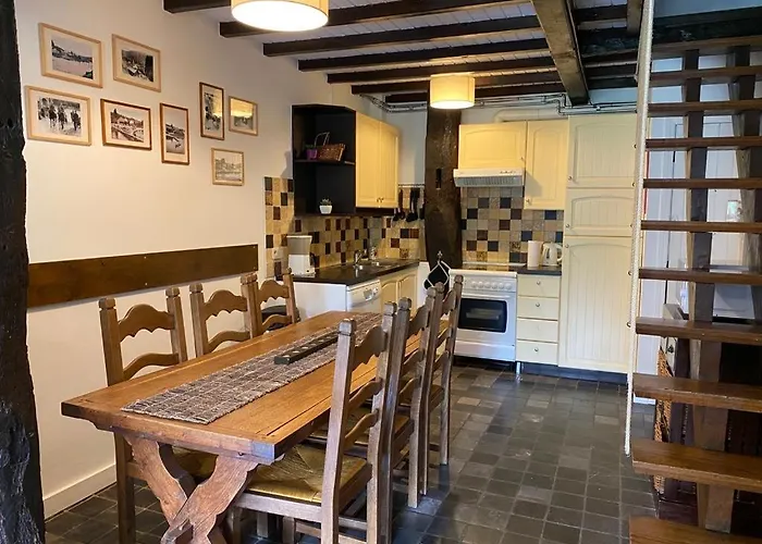 La Petite Passerelle A Mouzaive ורס סור-סמואה